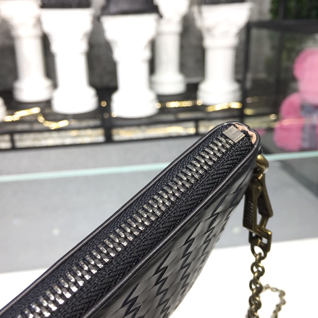 Bottega Veneta Chain Shoulder Bag Black. For Women. Women's Bags 9.6in/24.5cm - Soul Replicas