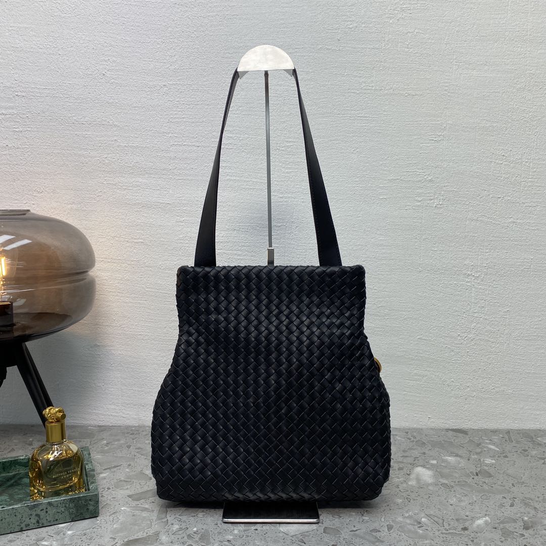 Bottega Veneta Intrecciato Shoulder Bag Black. For Women. Women's Bags 10.2in/26cm - Soul Replicas