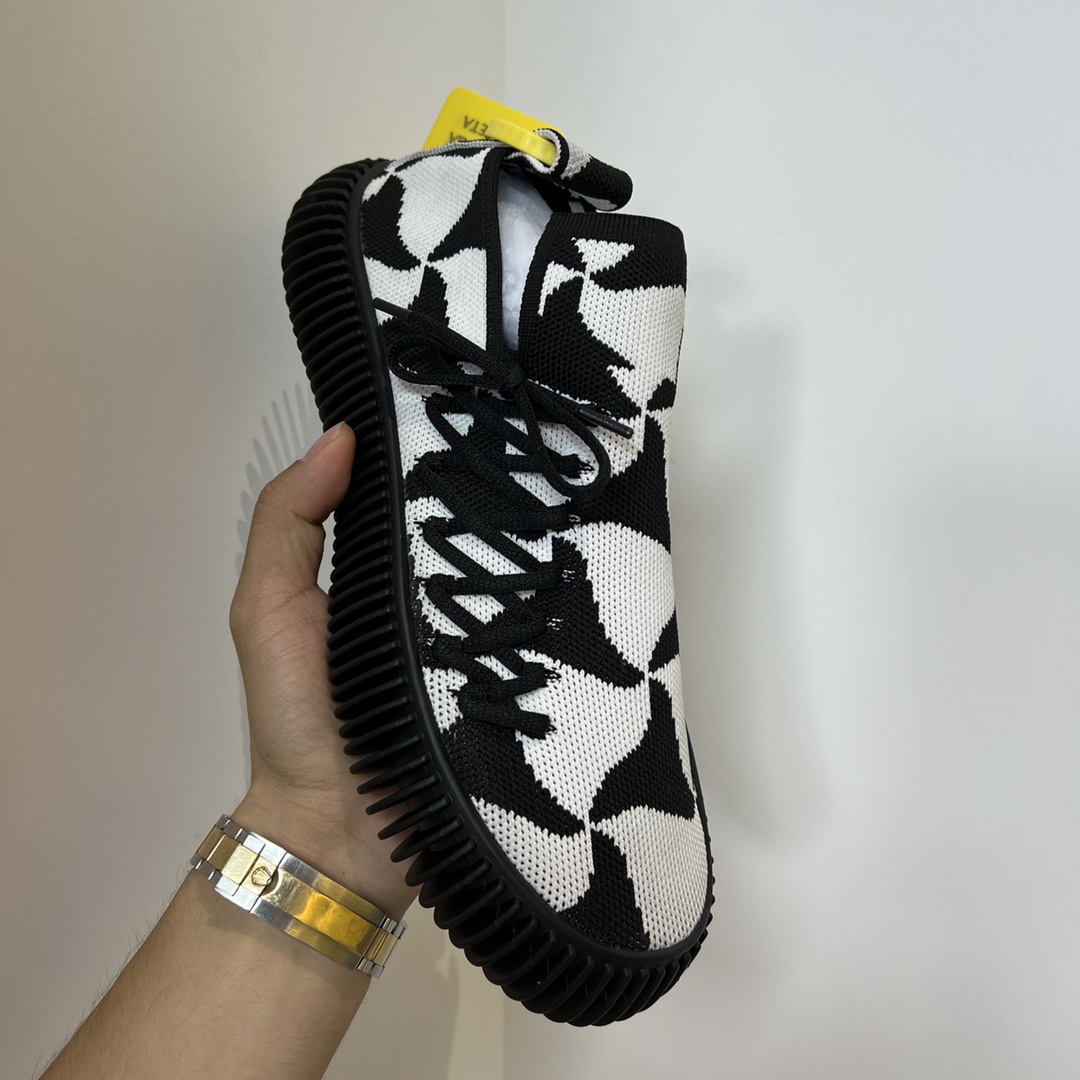 Bottega Veneta Men's Ripple Wavy Triangle Pattern Slip-On Tech Knit Sneakers White And Black For Men 690112 - Soul Replicas