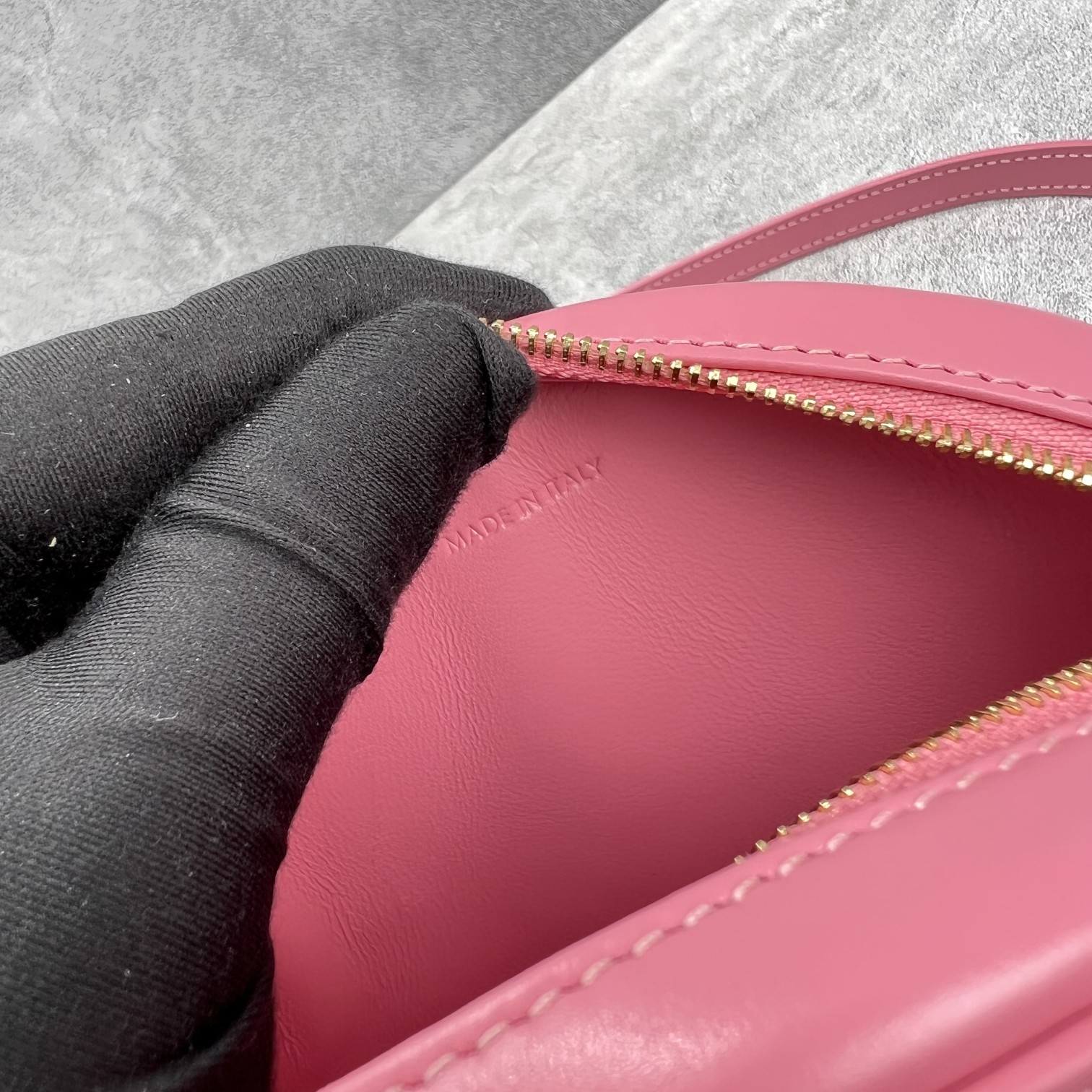 Celine Crossbody Oval Purse Cuir Triomphe PiNike For Women 6in/16cm 10I703DPQ.27LK - Soul Replicas