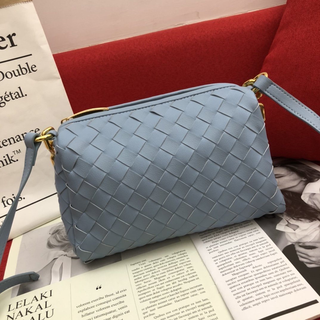 Bottega Veneta Crossbody Bag Blue. For Women. Women-s Bags 9.4in/24cm - Soul Replicas