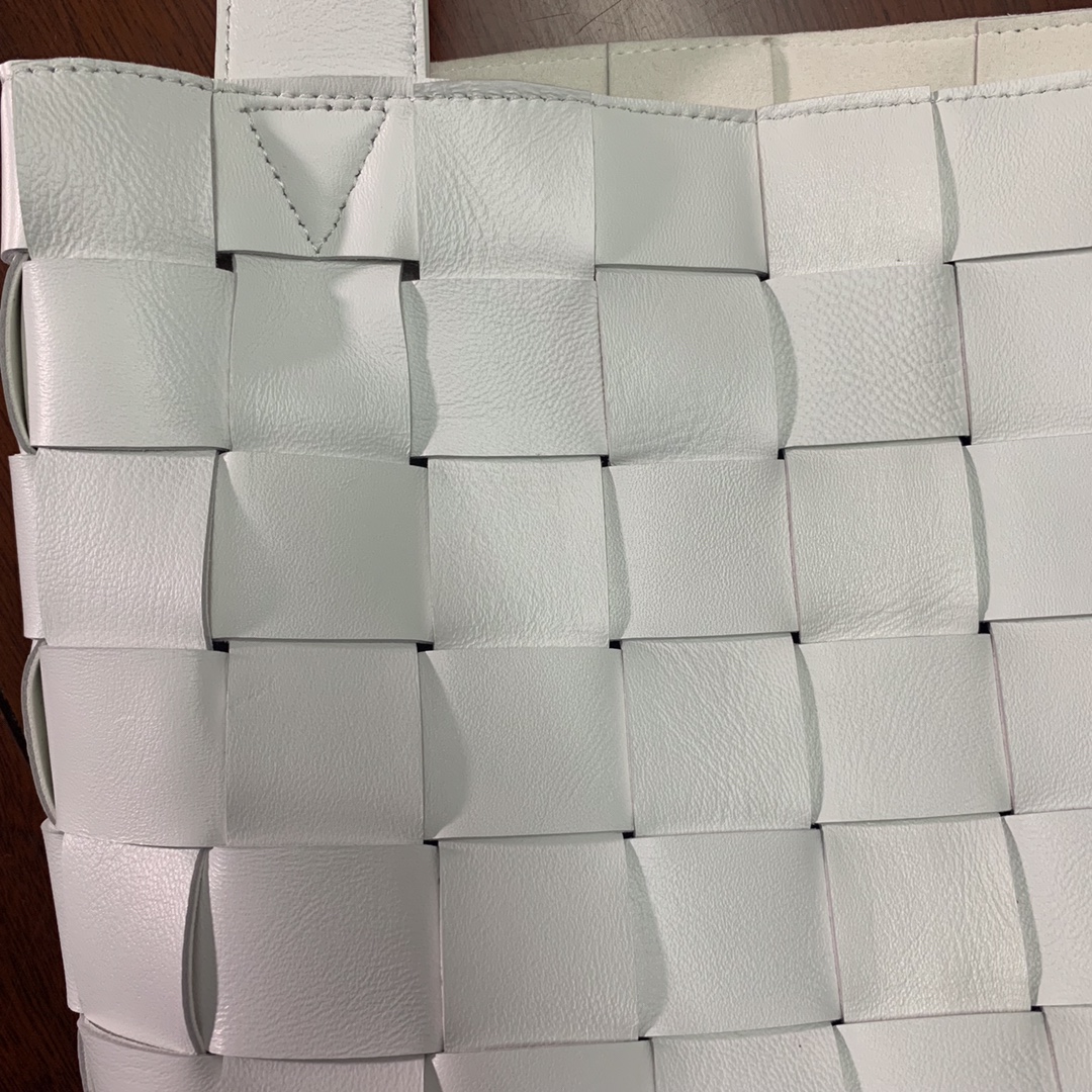 Bottega Veneta Shoulder Bag Nappa White. For Women. Women's Bags 12.9in/33cm - Soul Replicas