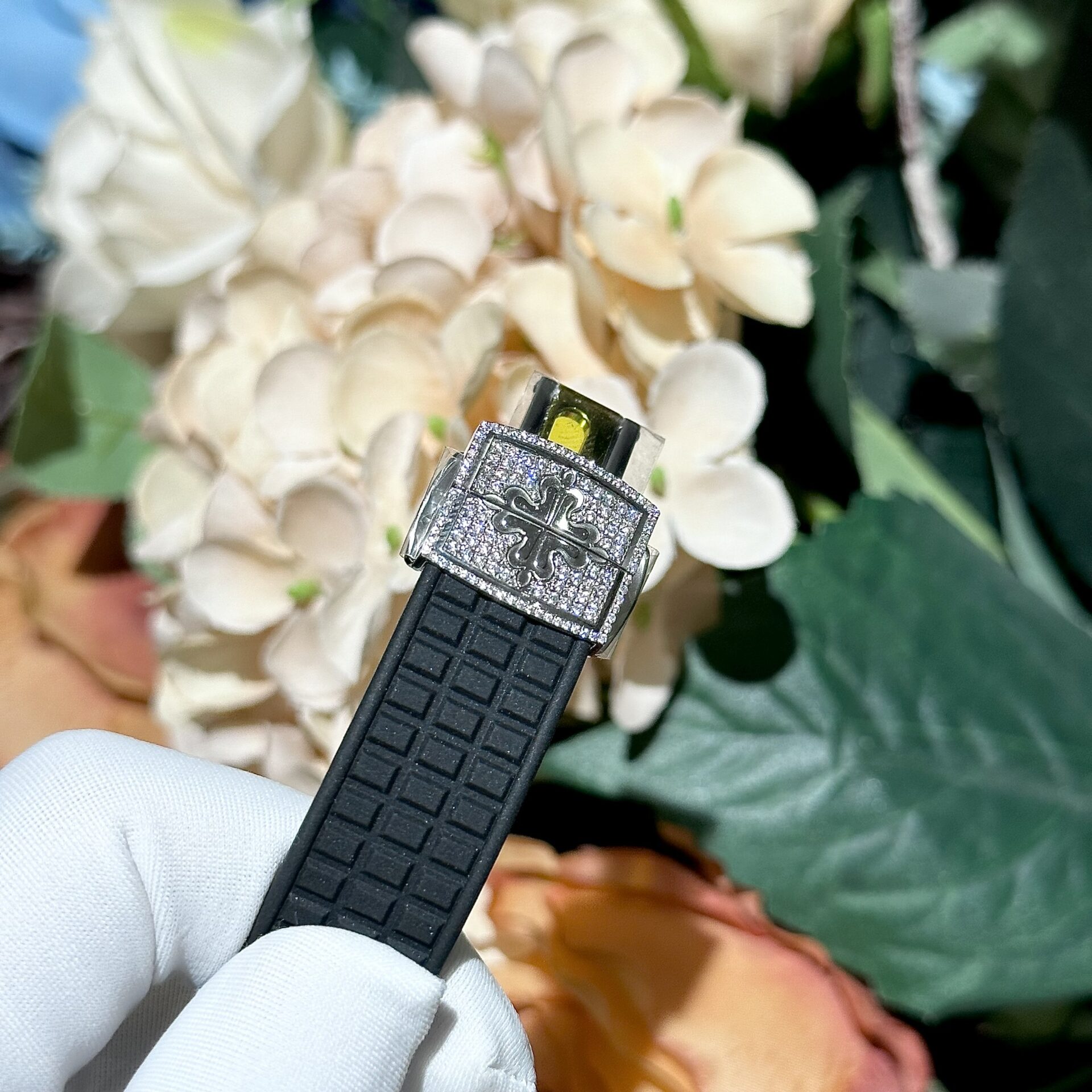 Patek Philippe Replica Watch Aquanaut 5069G Black Dial Custom Moissanite Diamonds 35.6mm - Soul Replicas