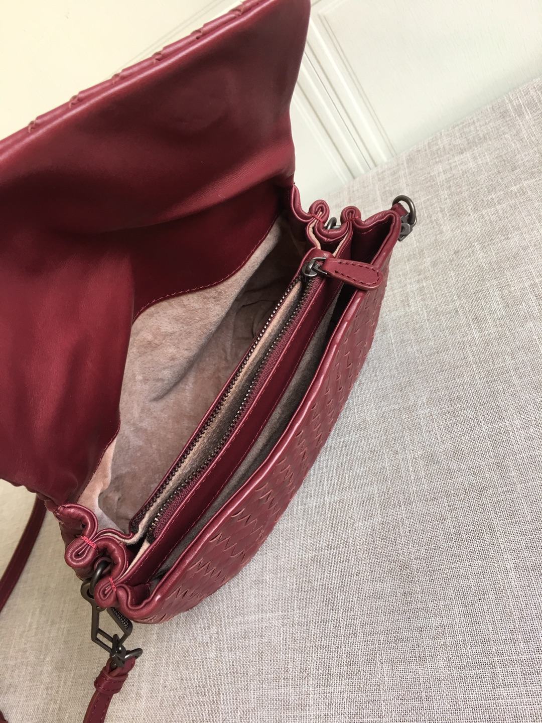 Bottega Veneta Classic Intrecciato Red. For Women. Women's Bags 8.9in/22.5cm - Soul Replicas