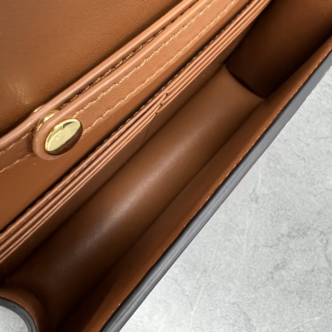 Celine Wallet On Chain Triomphe In Textile Natural / Tan For Women 7in/19cm 10J972DB2.02NT - Soul Replicas