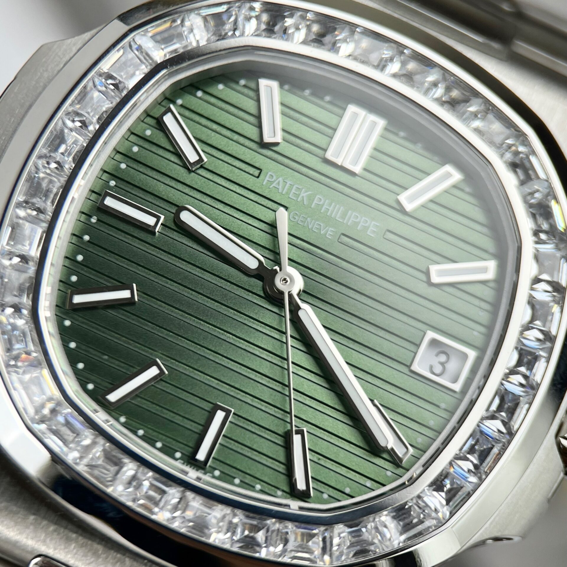 Patek Philippe Replica Watch Nautilus 5723 Green Dial 40mm - Soul Replicas