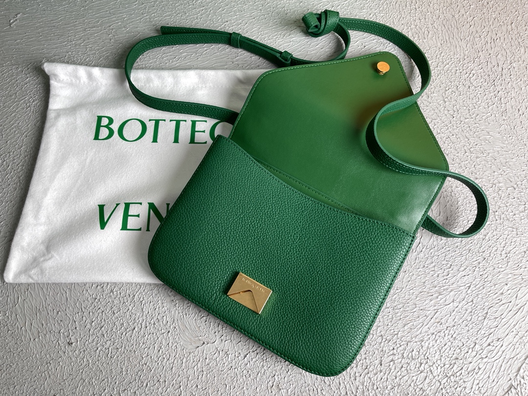 Bottega Veneta Mount Green. For Women. Women's Bags 8.3in/21cm 667399V12M03113 - Soul Replicas