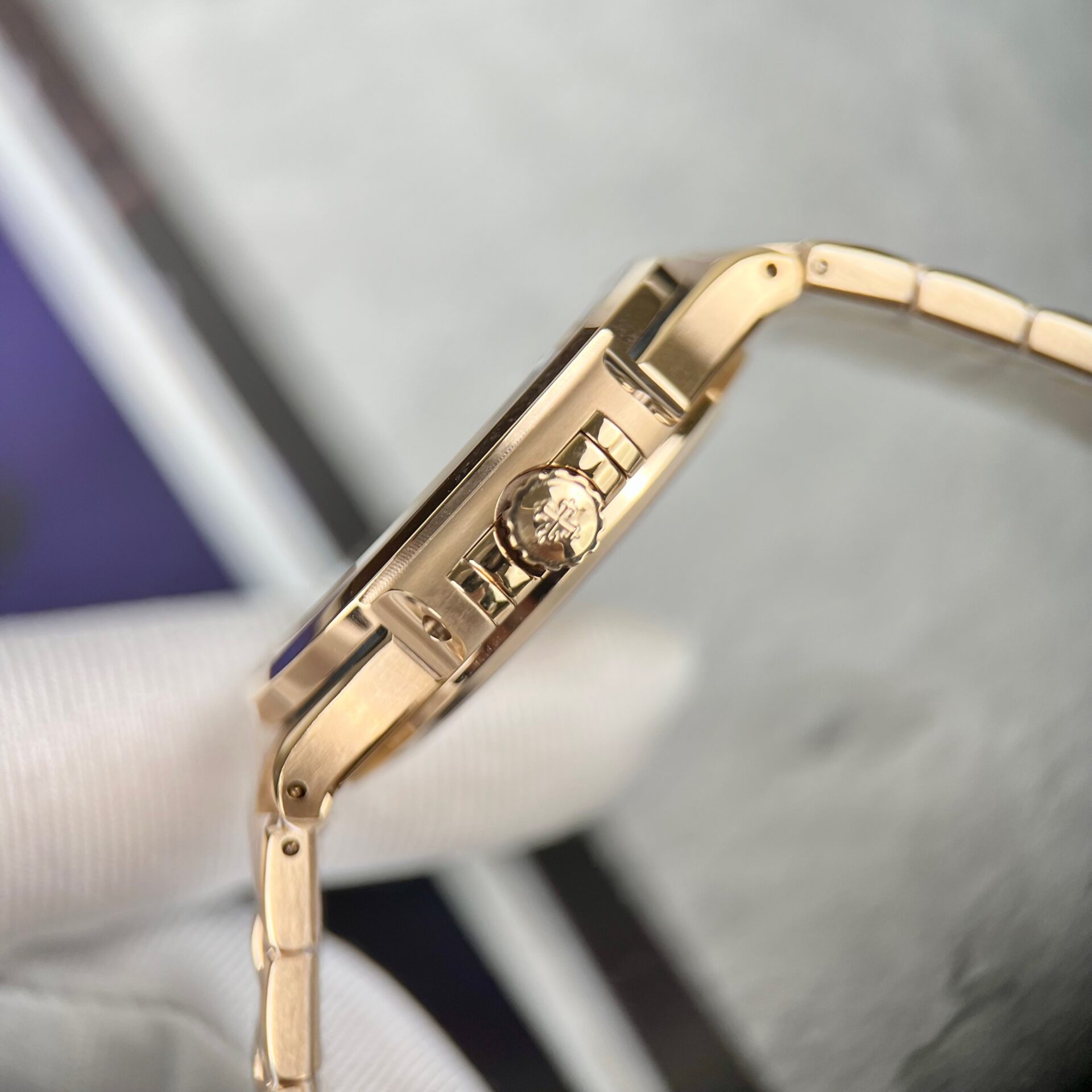 Patek Philippe Nautilus 7118 Replica Watch With Diamonds Bezel 3K Factory 35.2mm - Soul Replicas