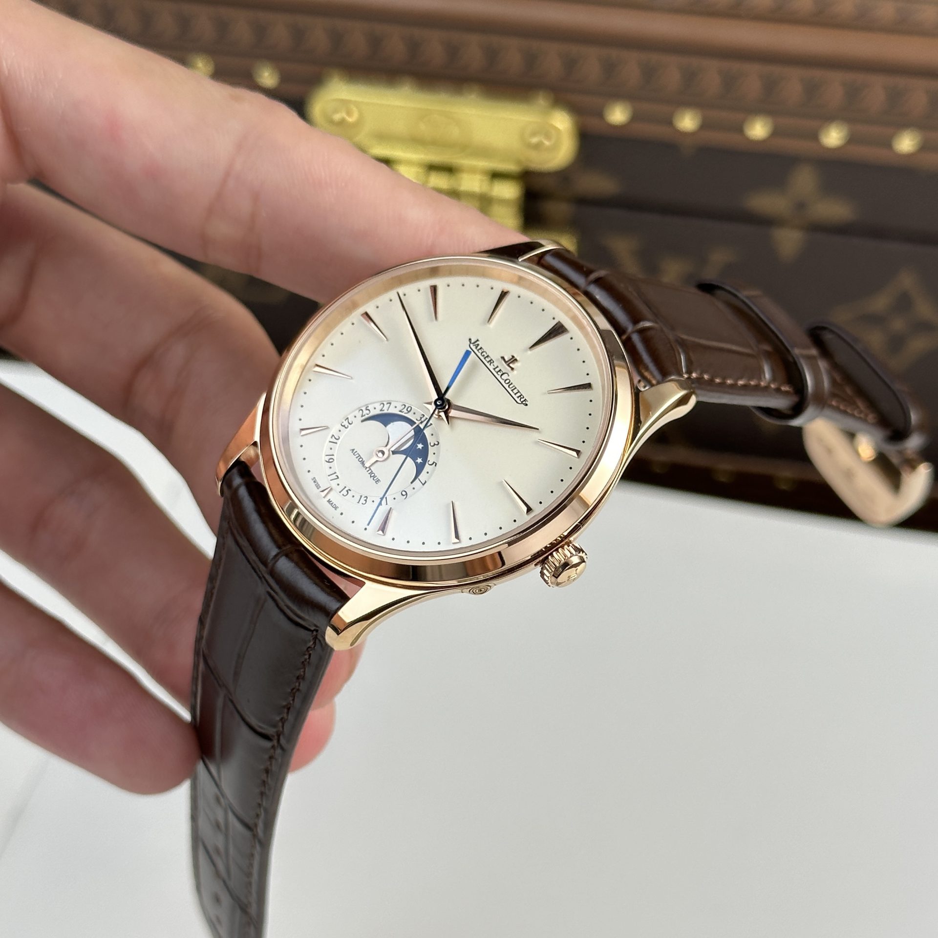 Jaeger LeCoultre Replica Watch Master Ultrathin Moon Rose Gold Leather Strap 39mm - Soul Replicas