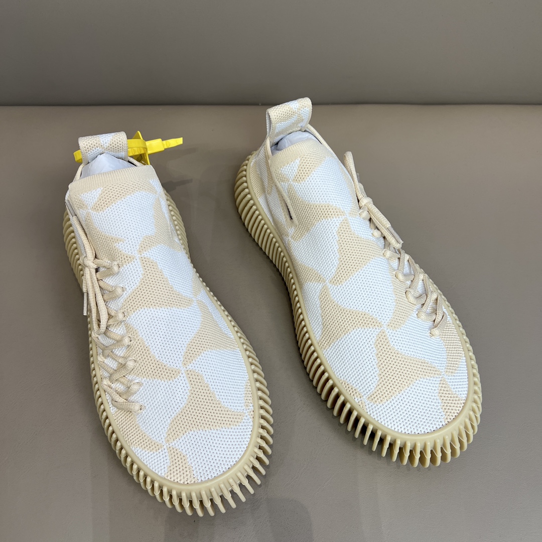 Bottega Veneta Men's Ripple Wavy Triangle Pattern Slip-On Tech Knit Sneakers White And Beige For Men 690112 - Soul Replicas