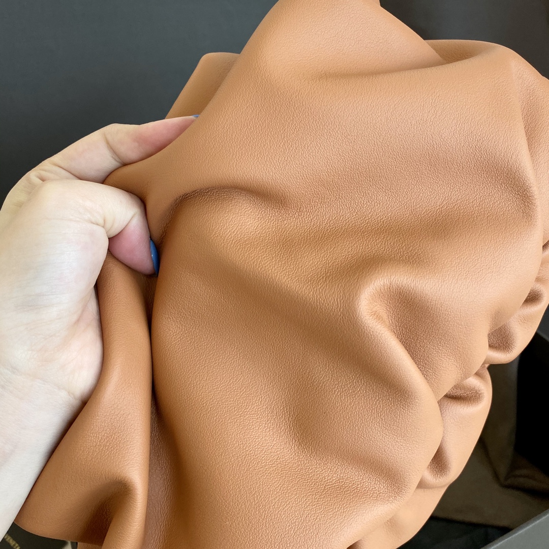 Bottega Veneta Chain Pouch Light Orange. For Women. Women's Bags 12.2in/31cm - Soul Replicas