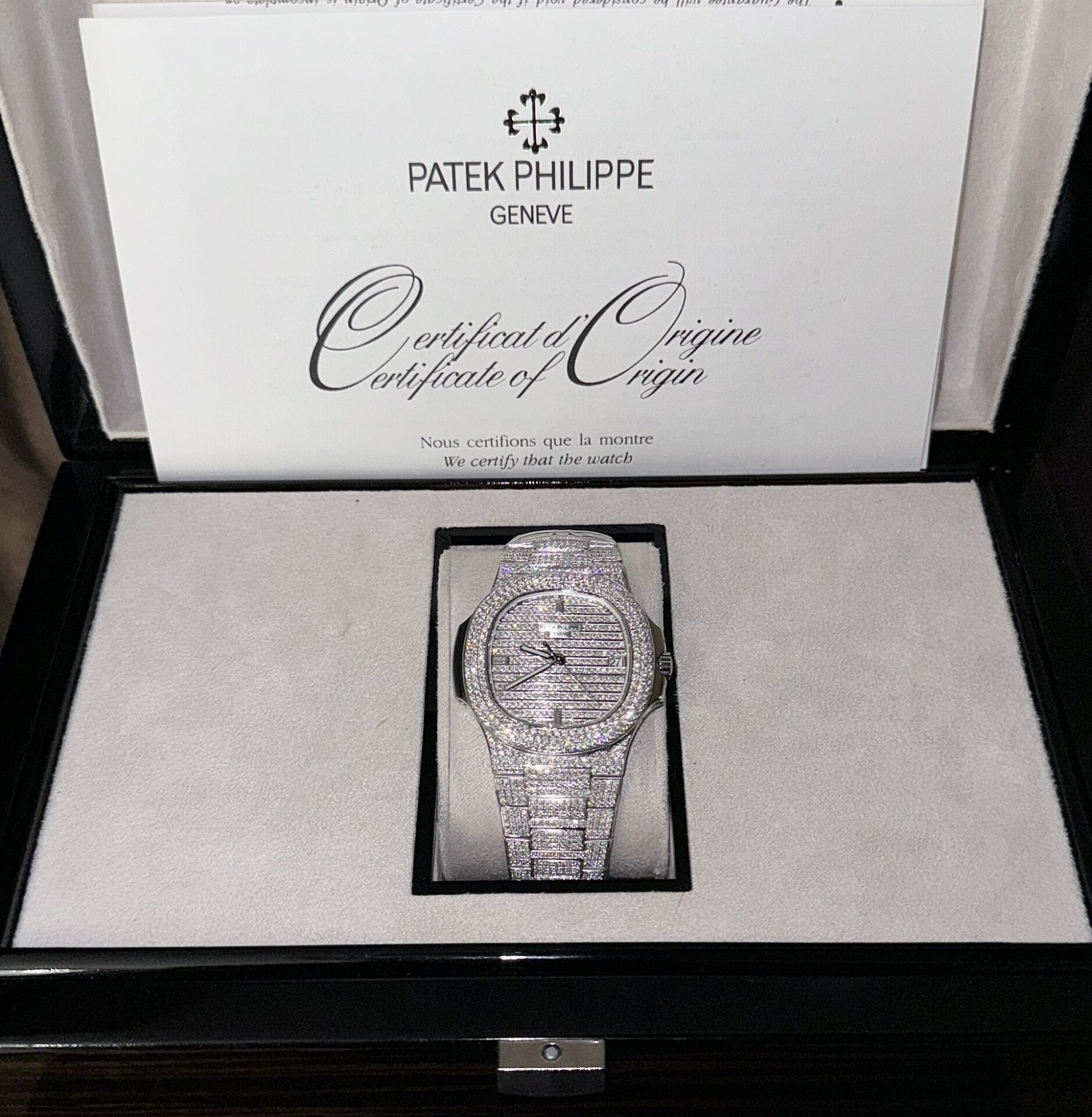 Patek Philippe Nautilus 5719 Best Replica Watch Custom Full Moissanite Diamonds 40mm - Soul Replicas