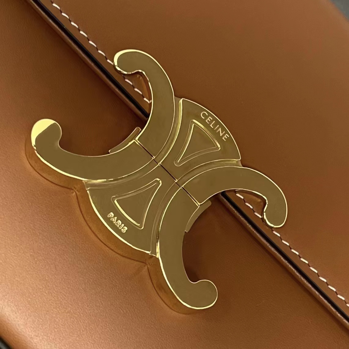 Celine Box Triomphe Tan For Women 9in/22cm 199993BFN.04LU - Soul Replicas