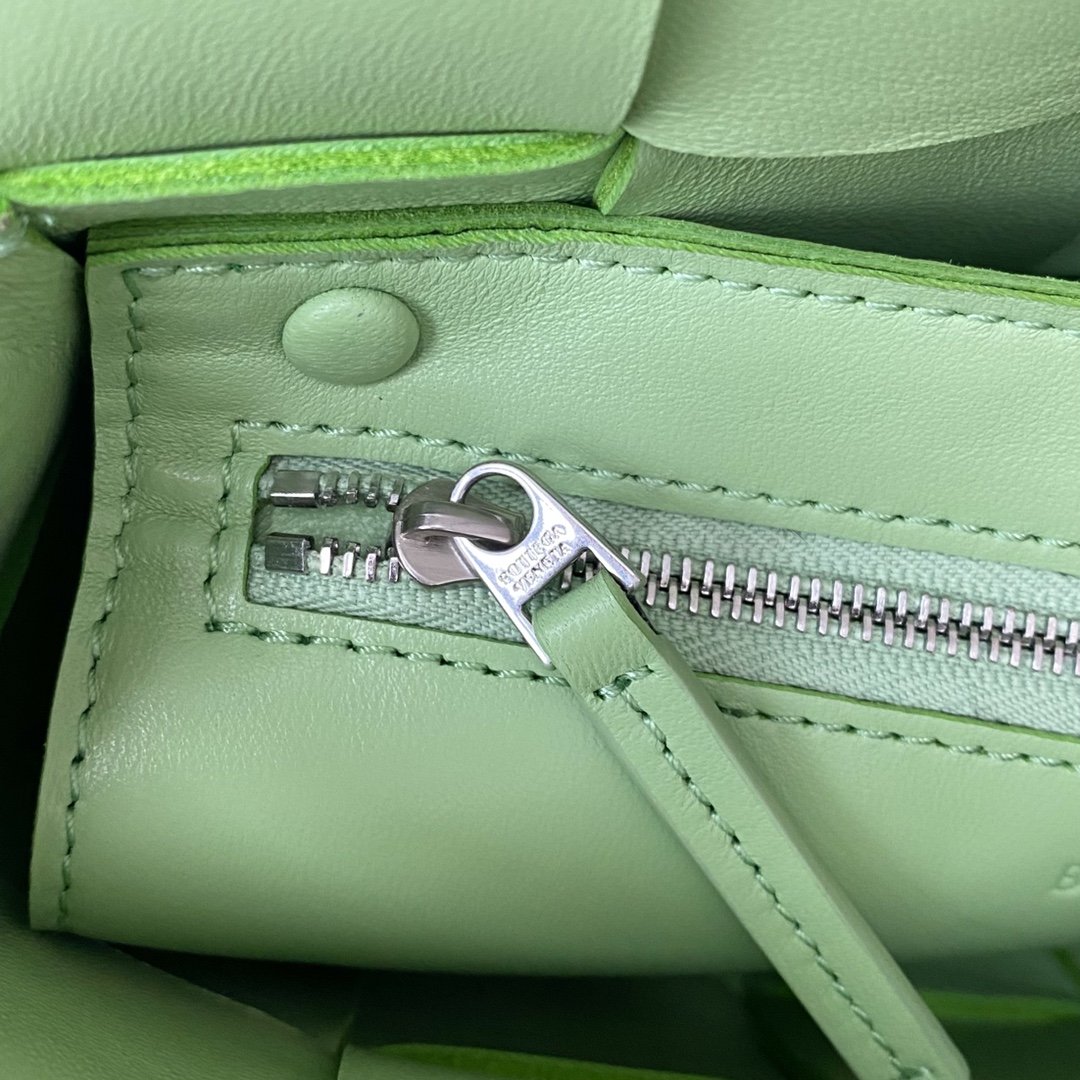 Bottega Veneta Cassette Green. For Women. Women's Bags 9in/23cm - Soul Replicas