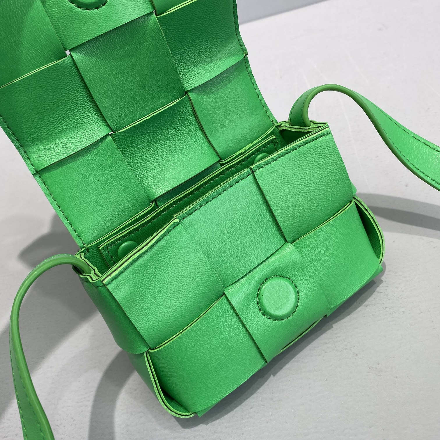 Bottega Veneta Candy Cassette Green. For Women. Women-s Bags 4.7in/12cm 666688VMAY13722 - Soul Replicas