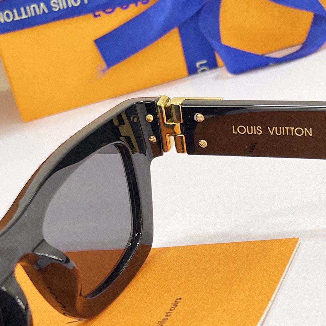 Louis Vuitton Treasure Sunglasses - Soul Replicas