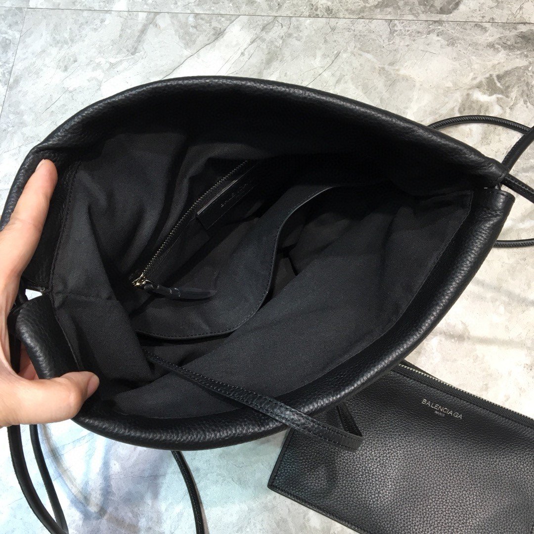 Balenciaga Everyday Drawstring Backpack In Black. For Women. Women-s Bags 18.5in/47cm - Soul Replicas