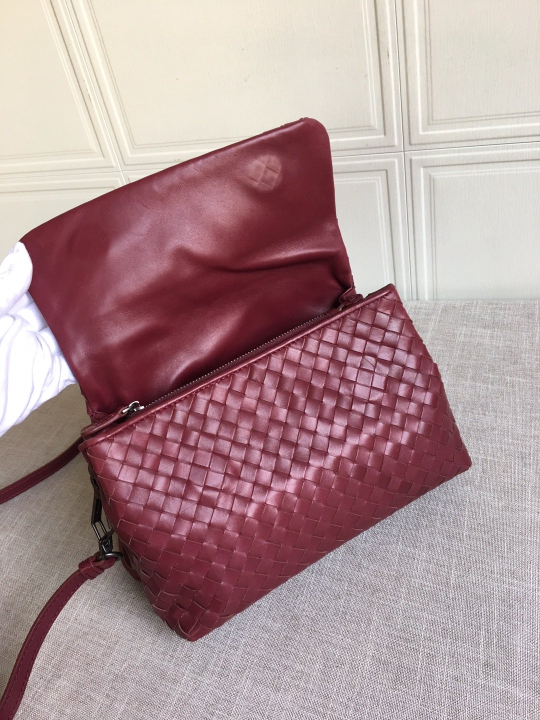 Bottega Veneta Classic Intrecciato Red. For Women. Women's Bags 8.9in/22.5cm - Soul Replicas