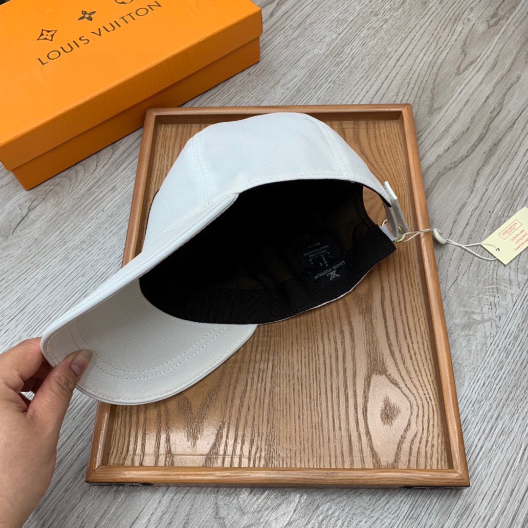 Louis Vuitton Be My Cap In White - Soul Replicas