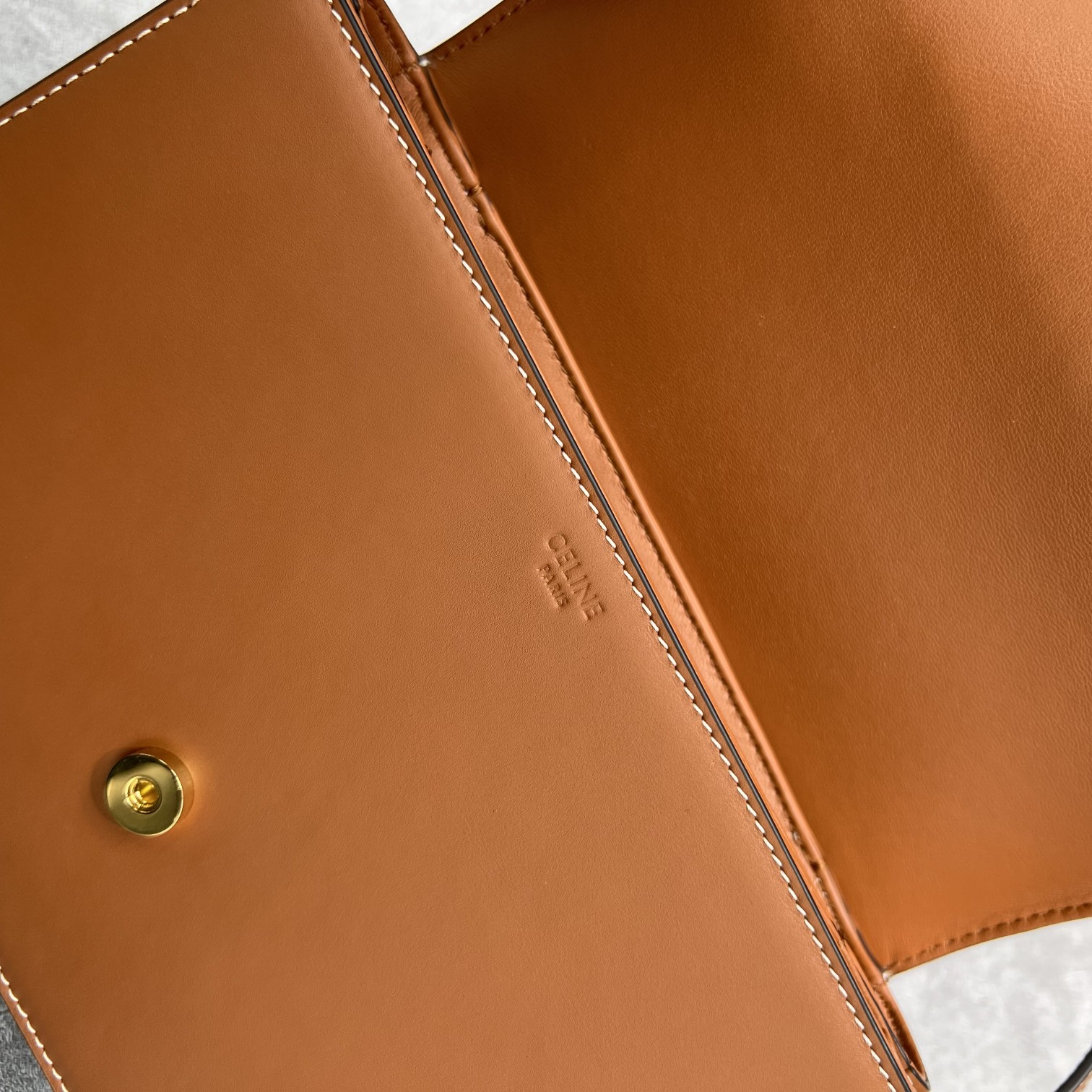 Celine Classique Cuir Triomphe Bag Tan For Women 9in/22cm 199223BFN.04LU - Soul Replicas