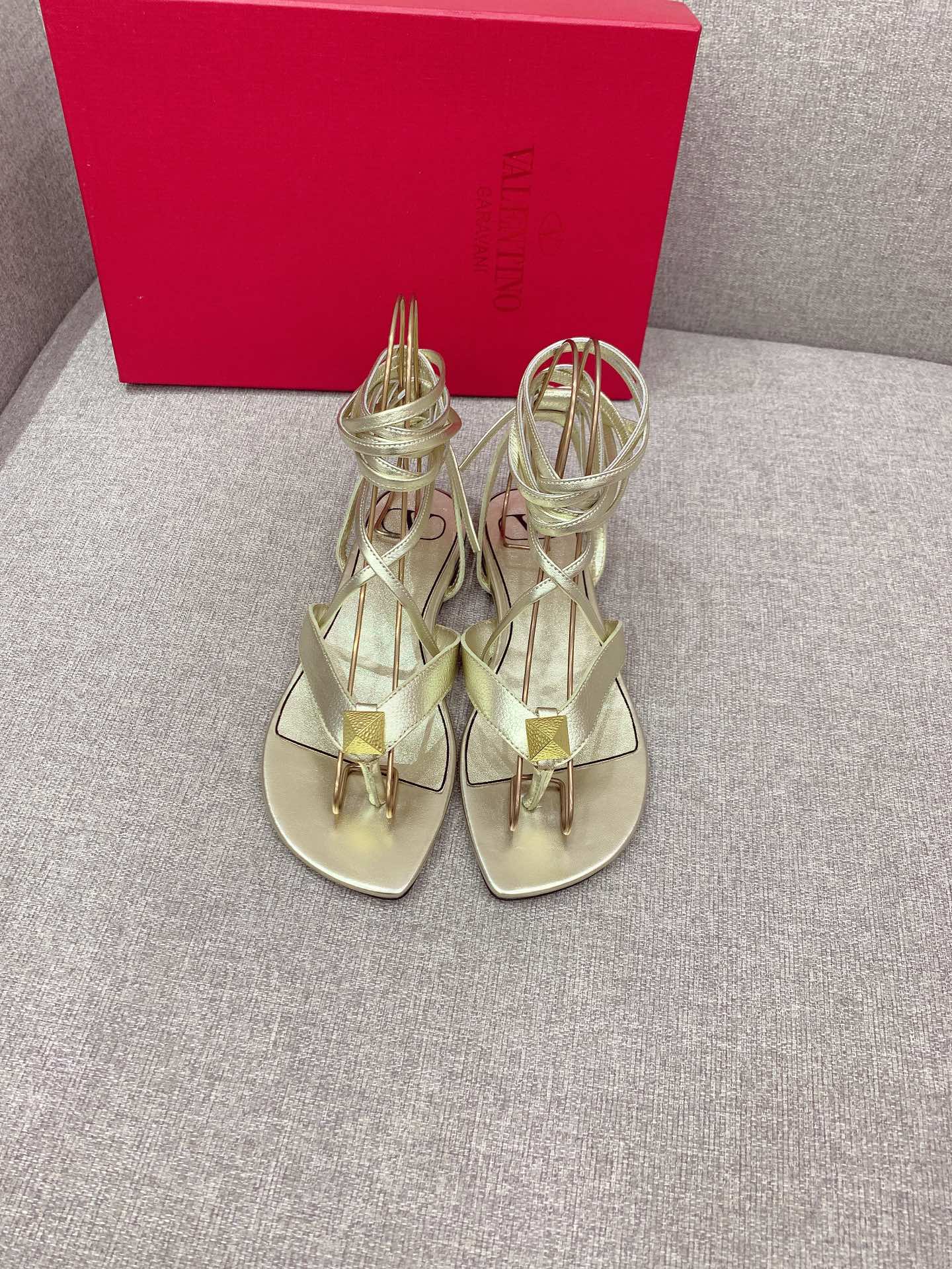 Valentino Garavani Roman Stud Flat Sandals Gold For Women WS0BJ7MDQ - Soul Replicas