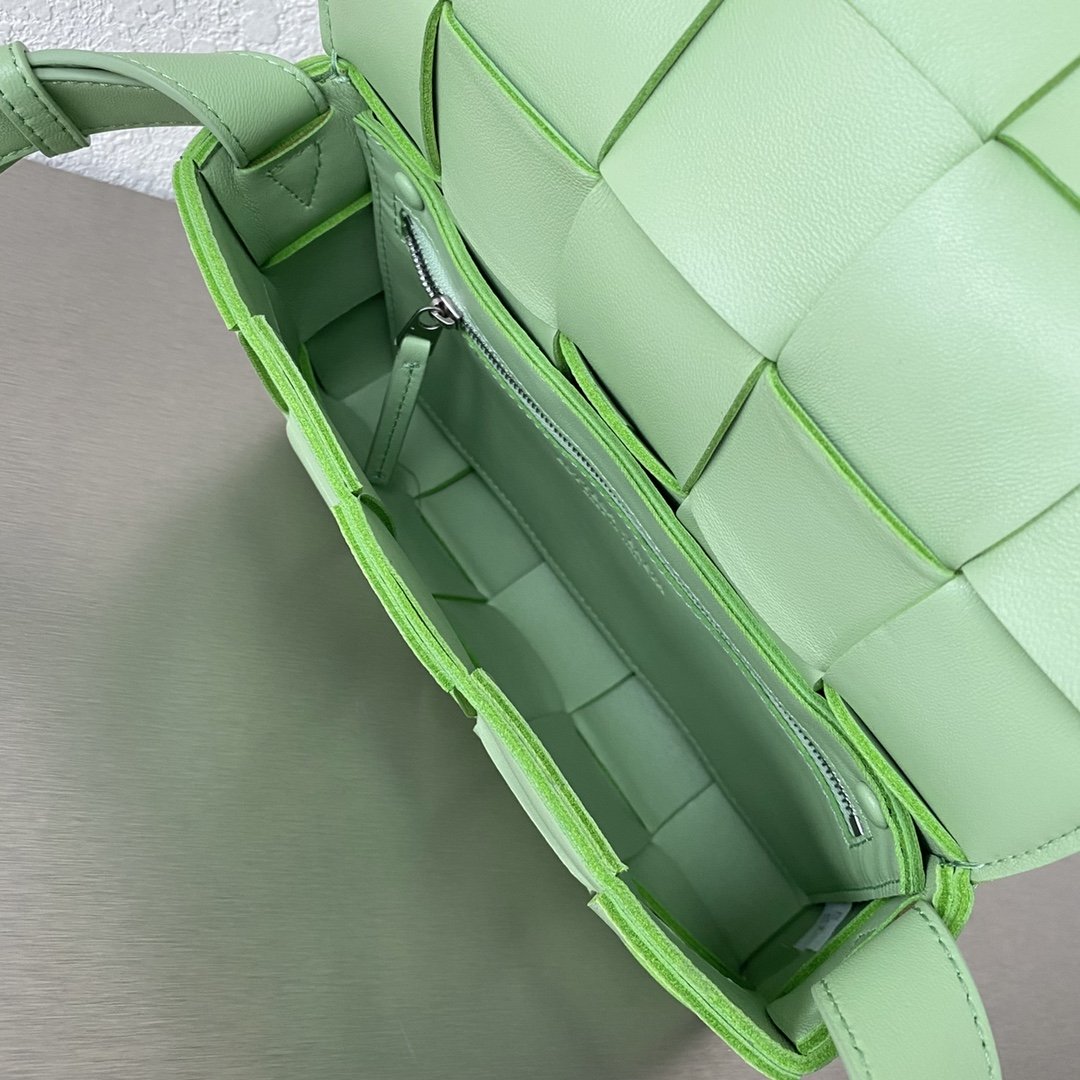 Bottega Veneta Cassette Green. For Women. Women's Bags 9in/23cm - Soul Replicas