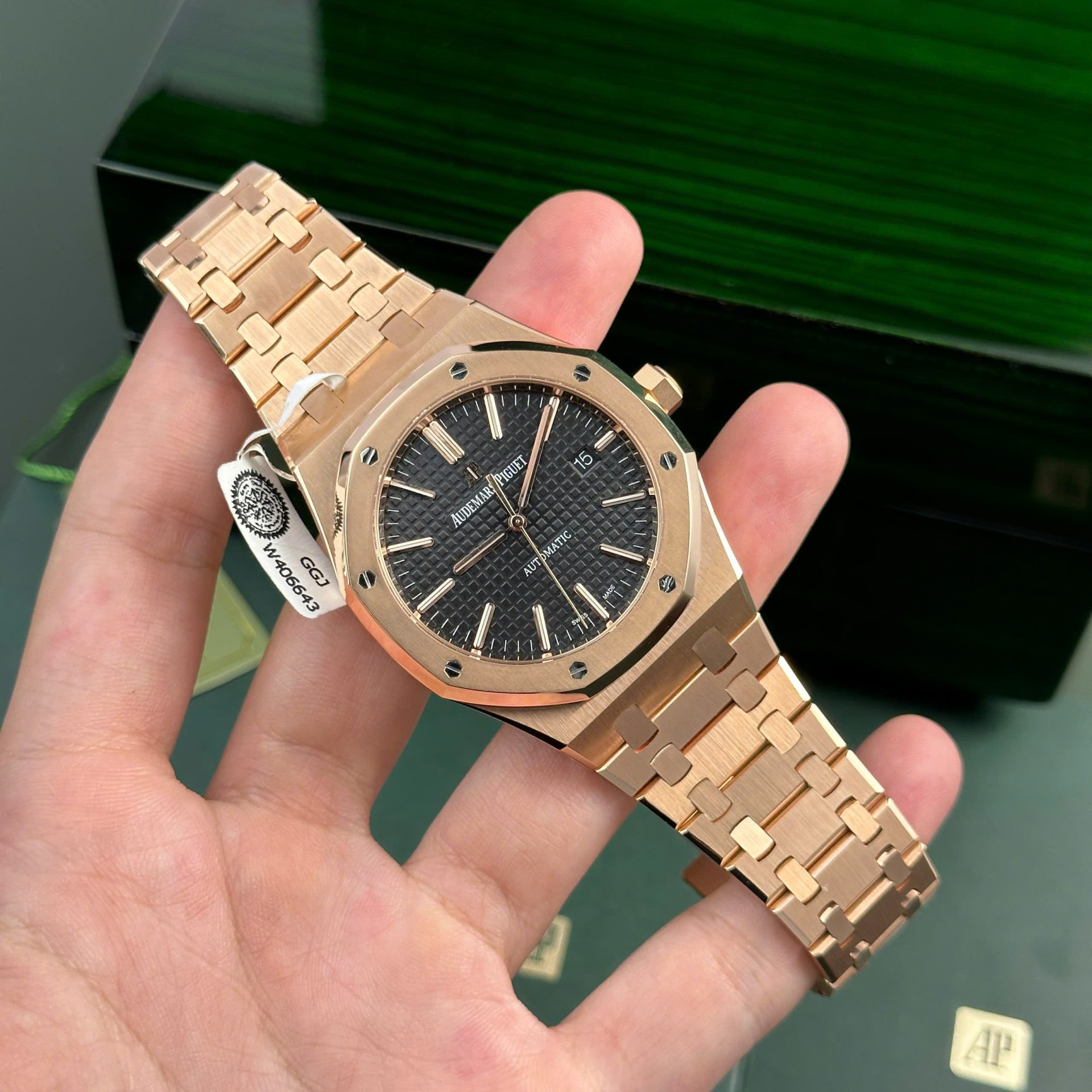 Audemars Piguet Replica Watch Royal Oak 15400 Gold Wrapped Black Dial ZF 41mm - Soul Replicas