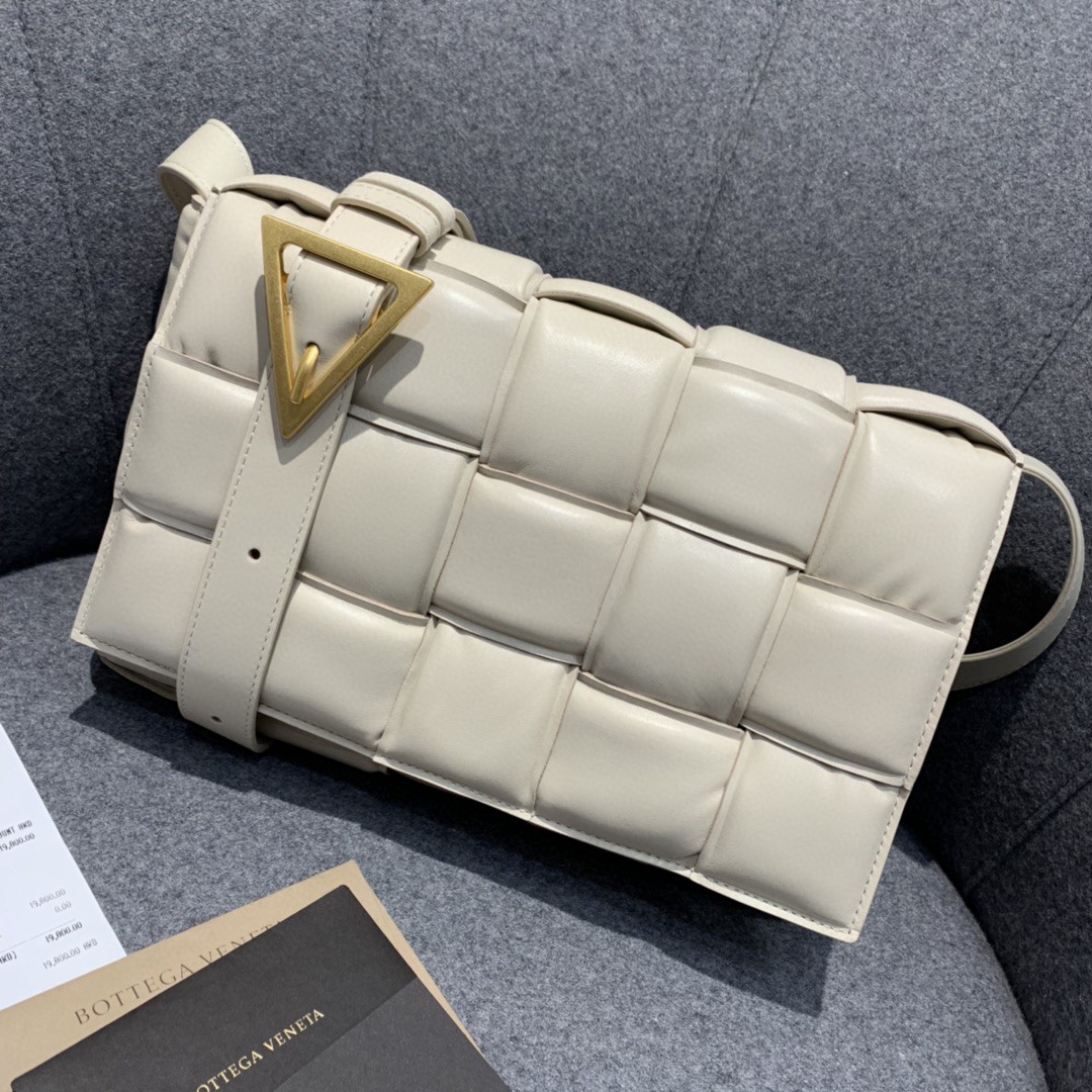 Bottega Veneta Padded Cassette Bag For Women 10.2in/26cm In Chalk 591970VCQR19143 - Soul Replicas