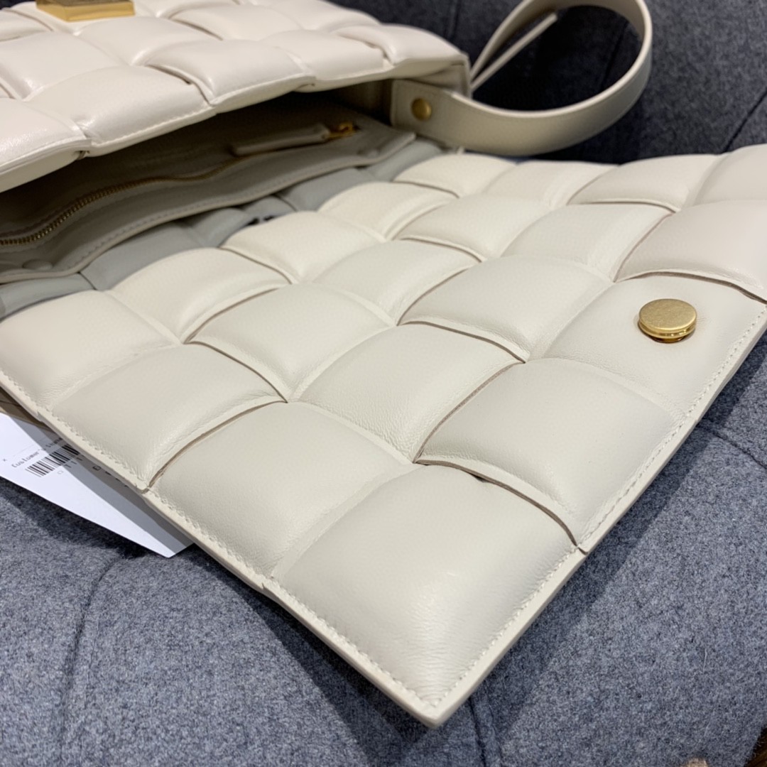 Bottega Veneta Padded Cassette Bag For Women 10.2in/26cm In Chalk 591970VCQR19143 - Soul Replicas