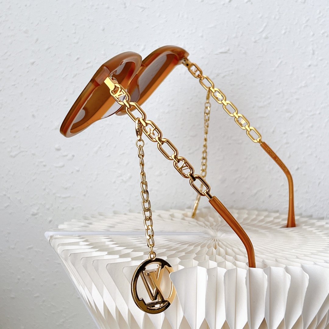 Louis Vuitton Link PM Square Sunglasses - Soul Replicas