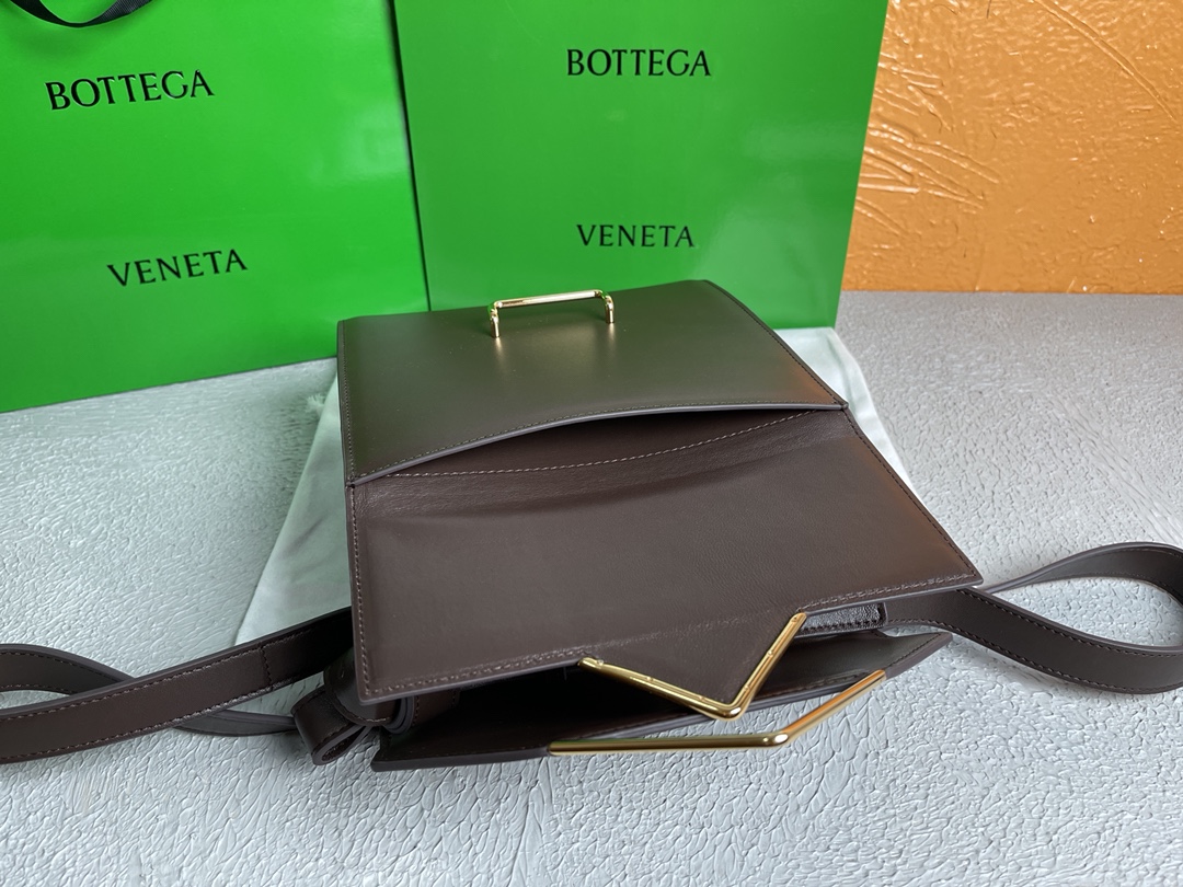 Bottega Veneta Clip Bag Brown. For Women. Women's Bags 9in/23cm - Soul Replicas