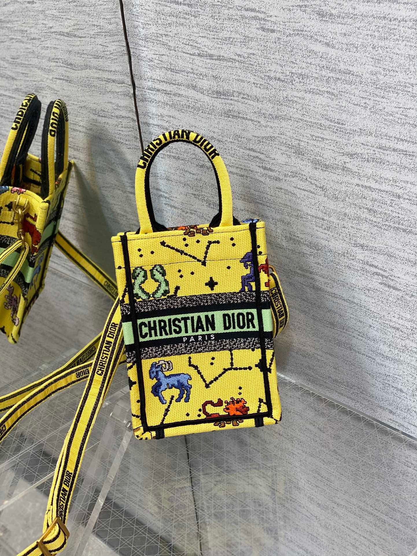 Christian Dior Mimi Dior Book Tote Phone Bag White. For Women. Women's Handbags 7in/18cm CD S5555CRTY_M941 - Soul Replicas