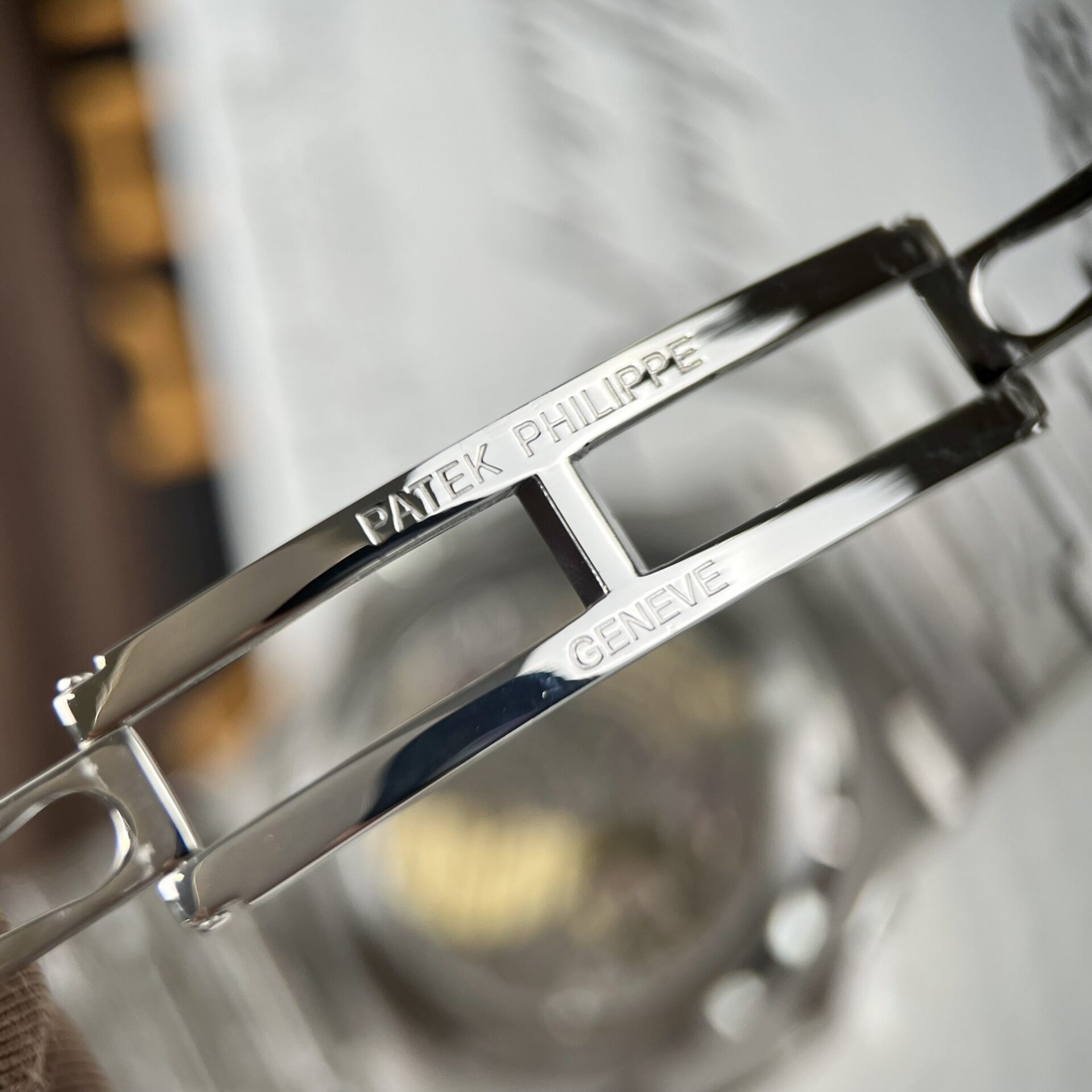 Patek Philippe Nautilus 5712 Replica 1:1 Watch Green Dial ZF 40mm - Soul Replicas