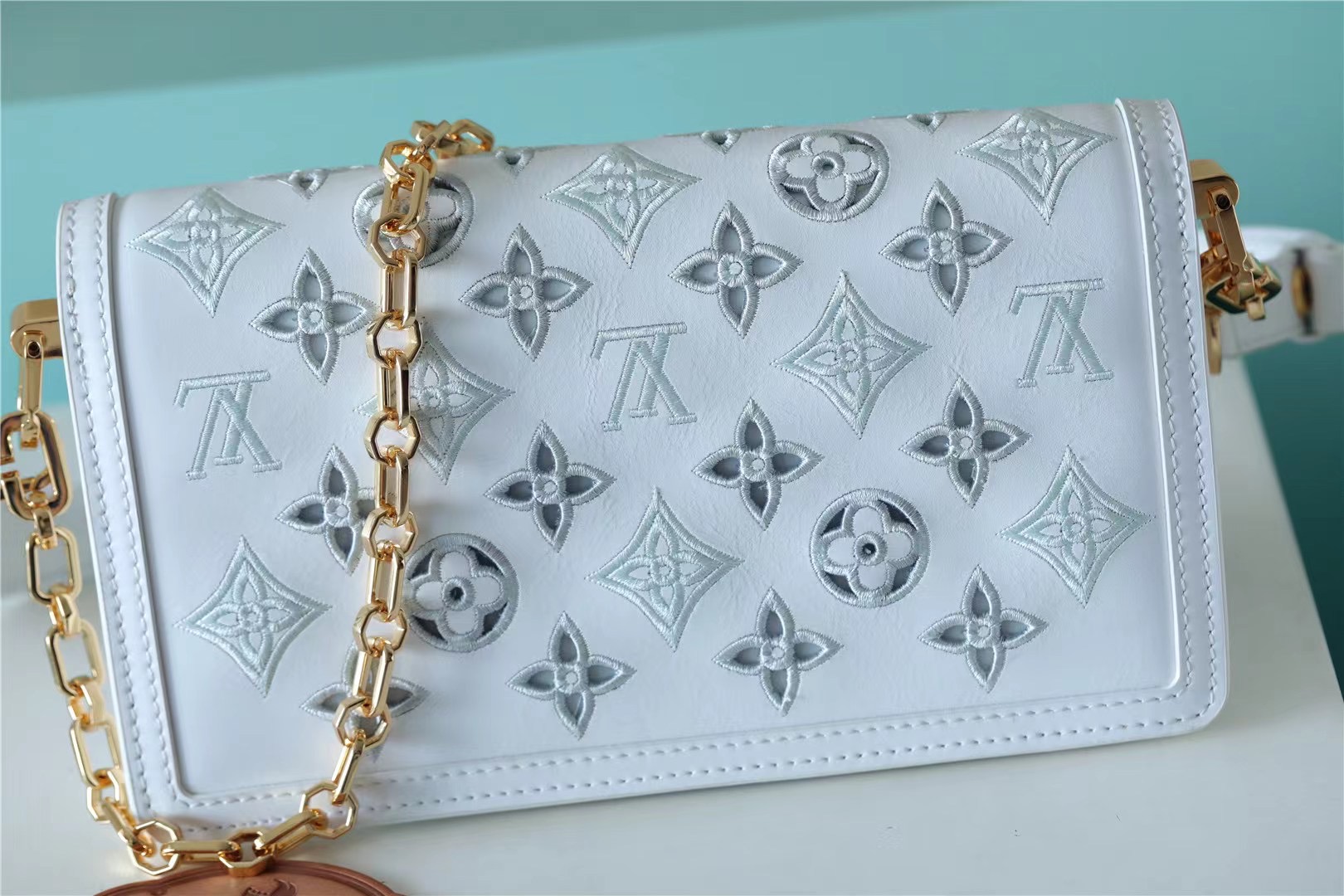 Louis Vuitton Dauphine East West Monogram White For Women. Women-s Handbags. Shoulder and Crossbody Bags 9.6in/24.5cm LV M20739 - Soul Replicas