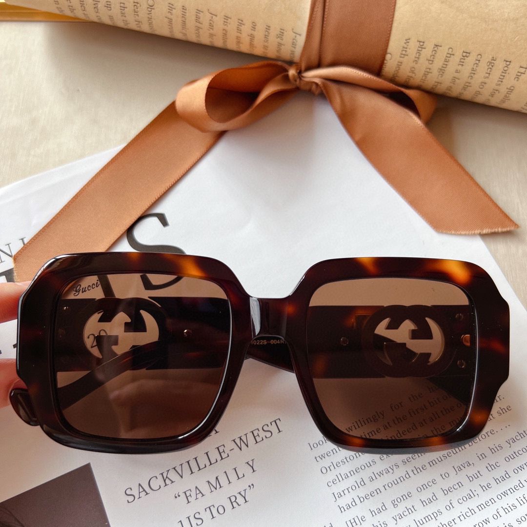 Gucci Rectangular Frame Sunglasses - Soul Replicas
