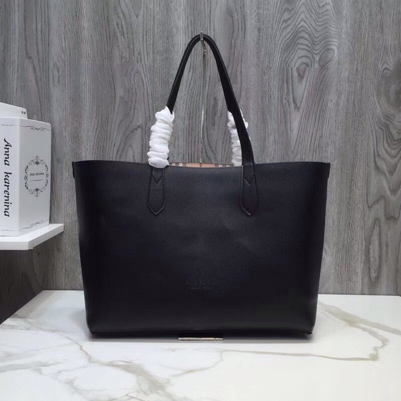 Burberry Reversible Tote Haymarket Canvas Medium For Women. Women-s Bags 19.3in/49cm - Soul Replicas