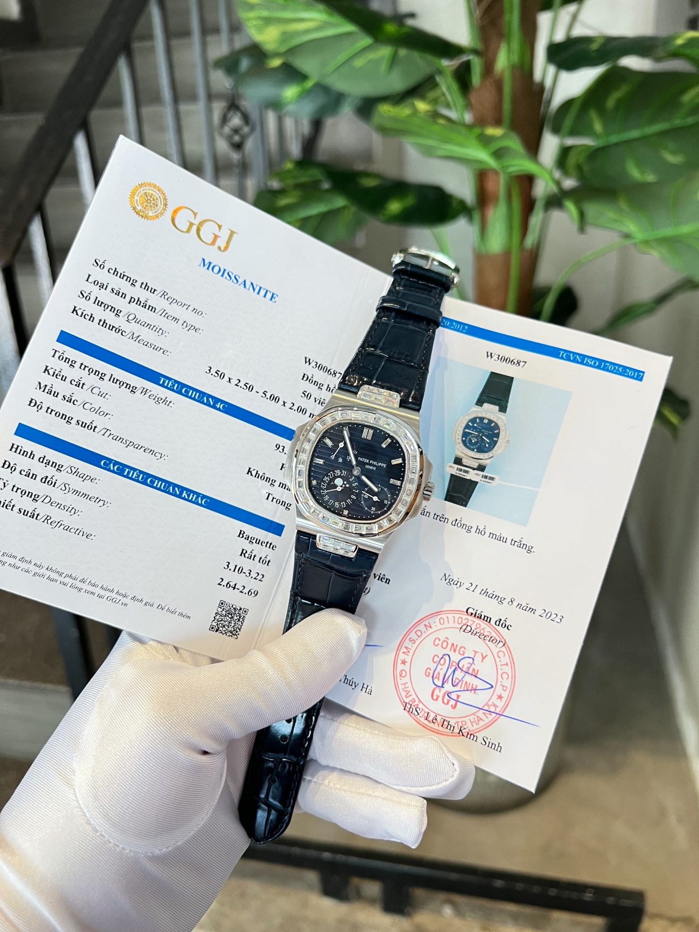 Patek Philippe Replica Watch Nautilus 5724 Custom Moissanite Diamonds Leather Strap 40mm - Soul Replicas