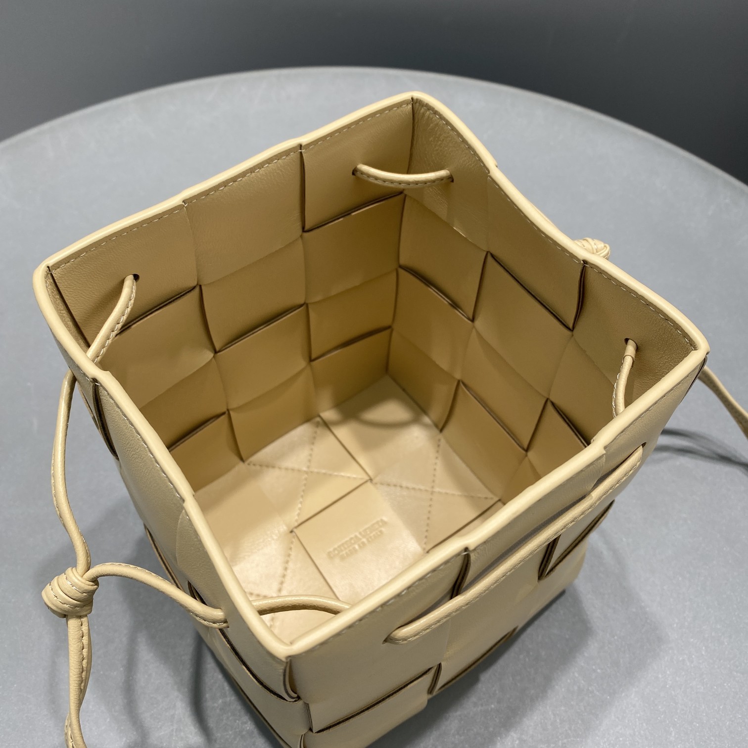 Bottega Veneta Mini Cassette Bucket Bag Beige. For Women. Women-s Bags 5.5in/14cm 680217VCQC49776 - Soul Replicas