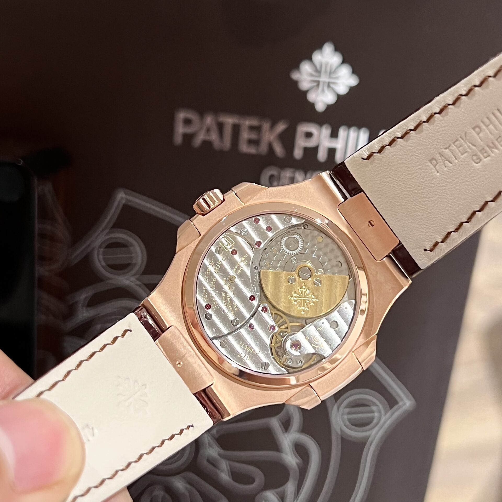 Patek Philippe Nautilus 5724R Gold Wrapped Moissanite Diamond Replica Watch 40mm - Soul Replicas