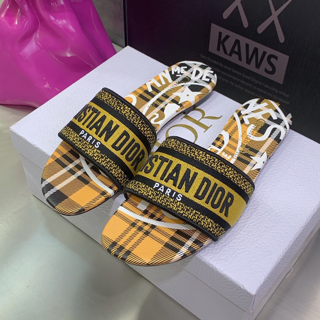 Christian Dior Women's Dway Slide Yellow and Black For Women CD KCQ209CEE_S56X - Soul Replicas