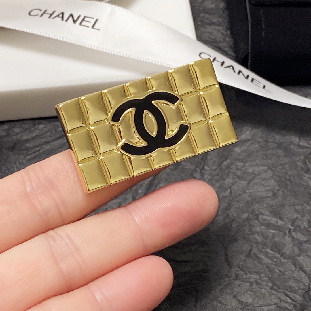 Chanel Brooch - Soul Replicas