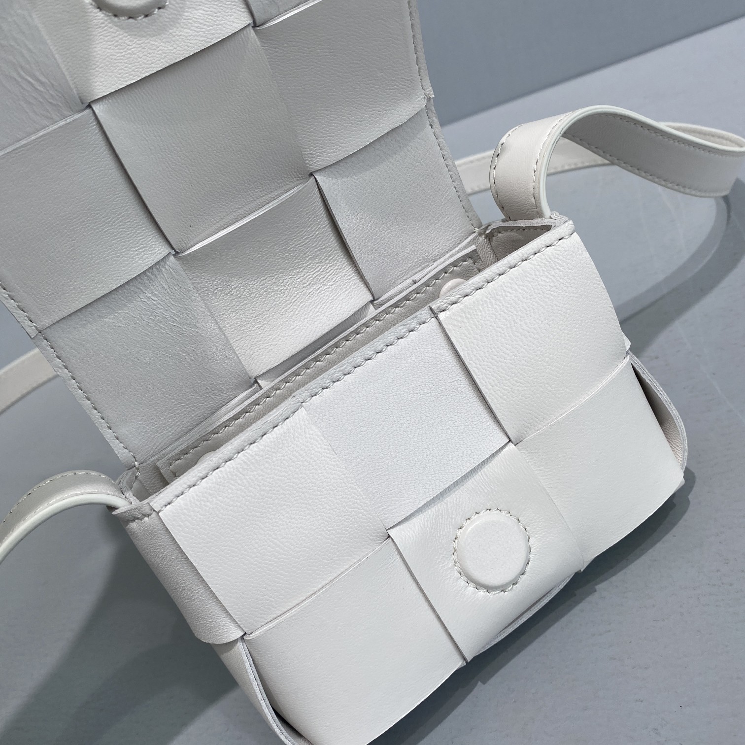 Bottega Veneta Candy Cassette White. For Women. Women-s Bags 4.7in/12cm 666688VMAY19009 - Soul Replicas