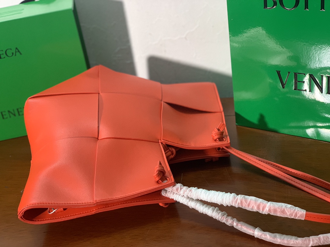 Bottega Veneta Shoulder Bag Oranges. For Women. Women's Bags 17.7in/45cm - Soul Replicas