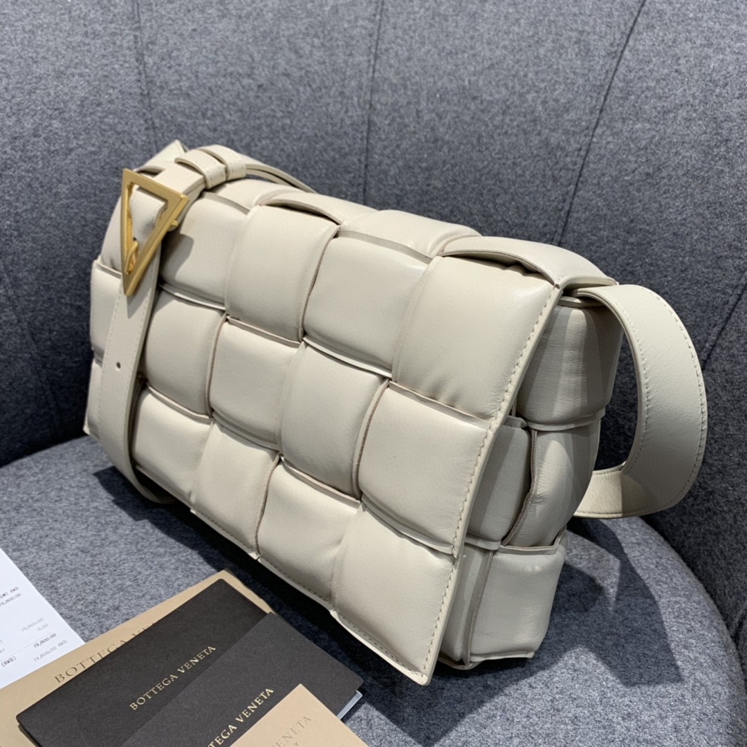 Bottega Veneta Padded Cassette Bag For Women 10.2in/26cm In Chalk 591970VCQR19143 - Soul Replicas