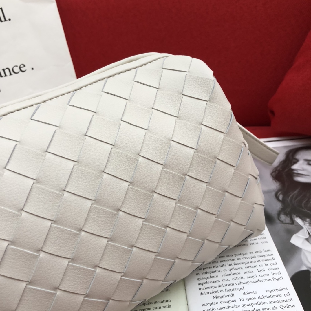 Bottega Veneta Crossbody Bag White. For Women. Women-s Bags 9.4in/24cm - Soul Replicas