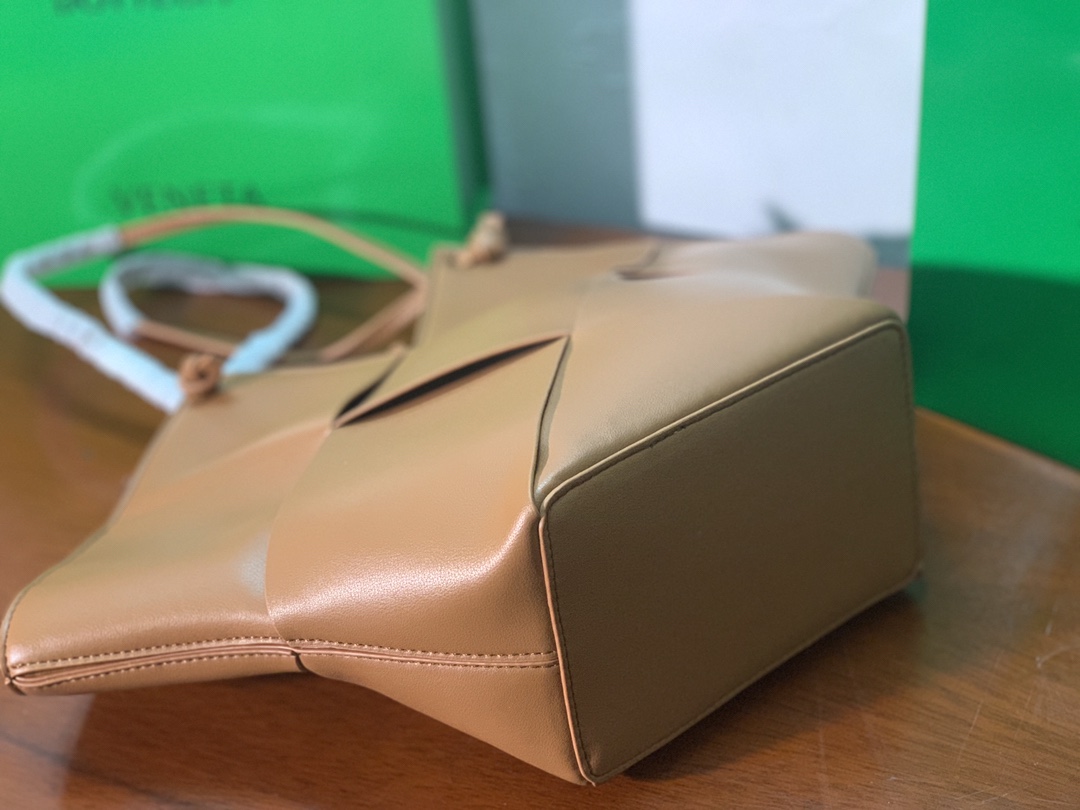 Bottega Veneta Shoulder Bag Brown. For Women. Women's Bags 17.7in/45cm - Soul Replicas