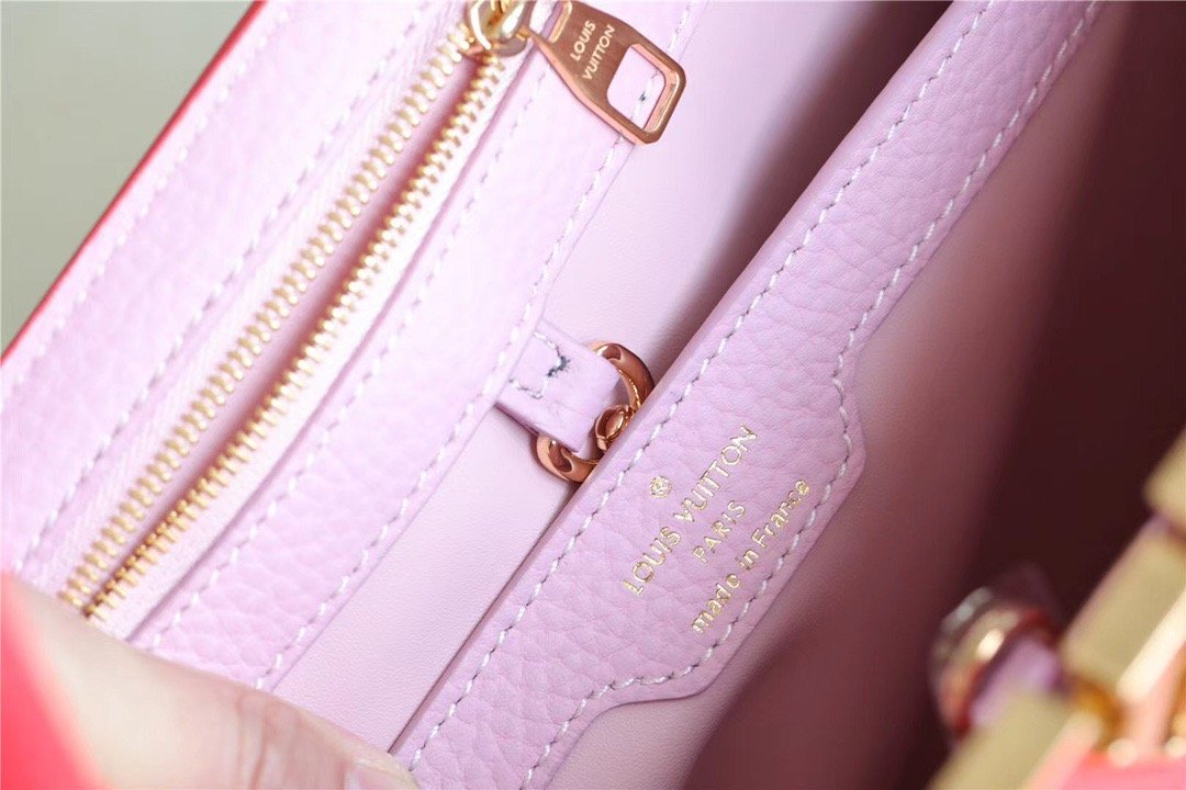 Louis Vuitton Capucines MM Taurillon Red For Women. Women's Bags. Shoulder And Crossbody Bags 12.4in/31.5cm LV  - Soul Replicas