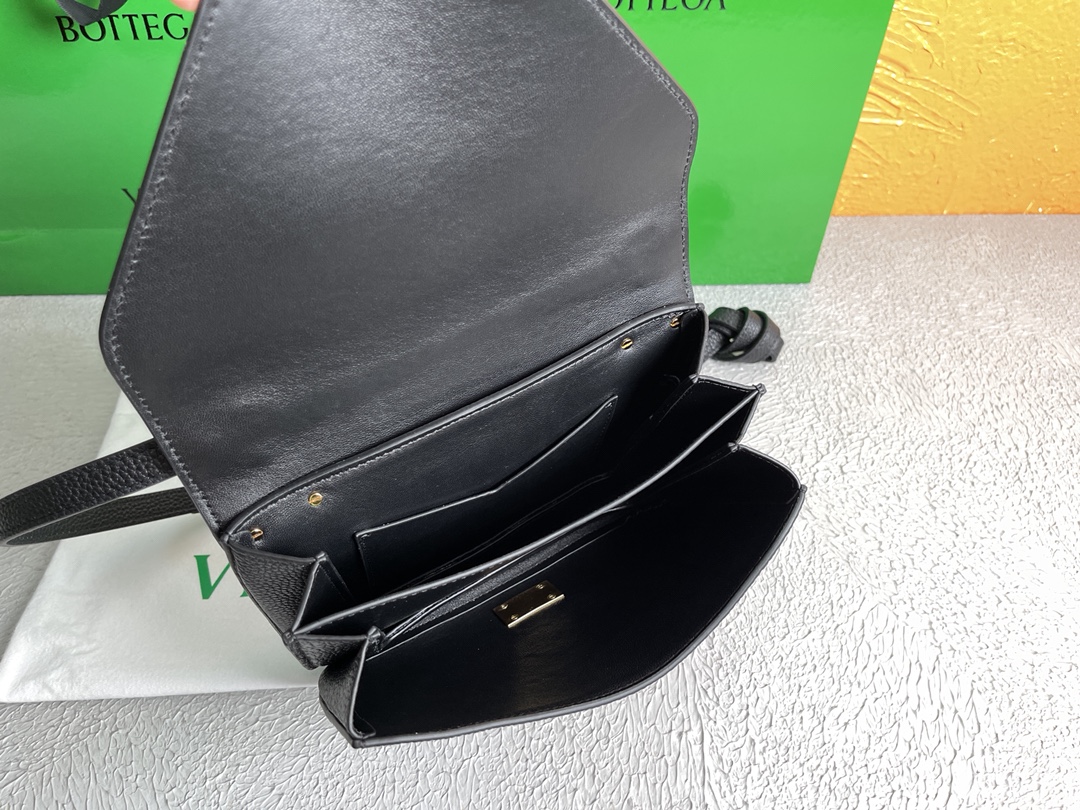 Bottega Veneta Mount Black. For Women. Women's Bags 8.3in/21cm 667399V12M08425 - Soul Replicas