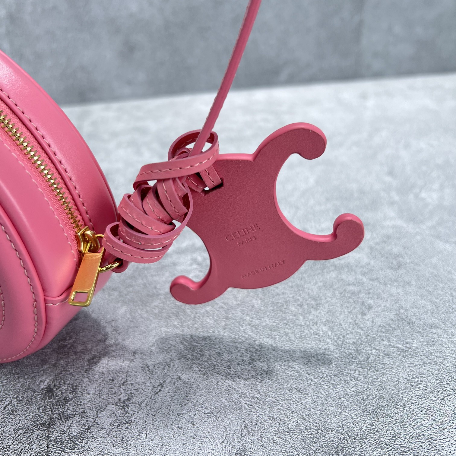 Celine Crossbody Oval Purse Cuir Triomphe PiNike For Women 6in/16cm 10I703DPQ.27LK - Soul Replicas