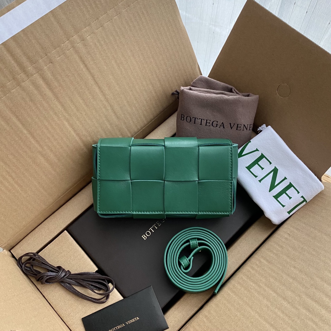 Bottega Veneta Belt Cassette Dark Green. For Women. Women's Bags 6.9in/17.5cm - Soul Replicas